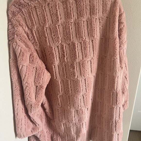 Taylor & Sage Blush Textured Faux Fur Jacket - Picture 3 of 4